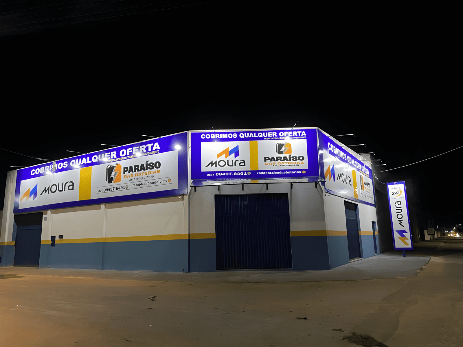 Fachada noturna da Paraíso das Baterias em Porangatu
